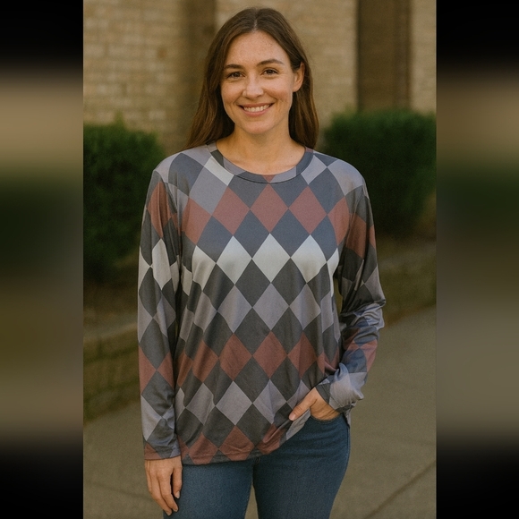 NWOT Cozychic Gray & Maroon Argyle Crewneck - Size Medium - Picture 1 of 3